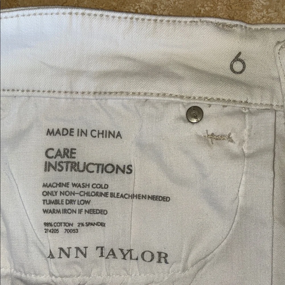 ANN TAYLOR Classic White Denim Jeans, Modern Fit, straight leg, 5 pockets. 6 EUC - Picture 9 of 15